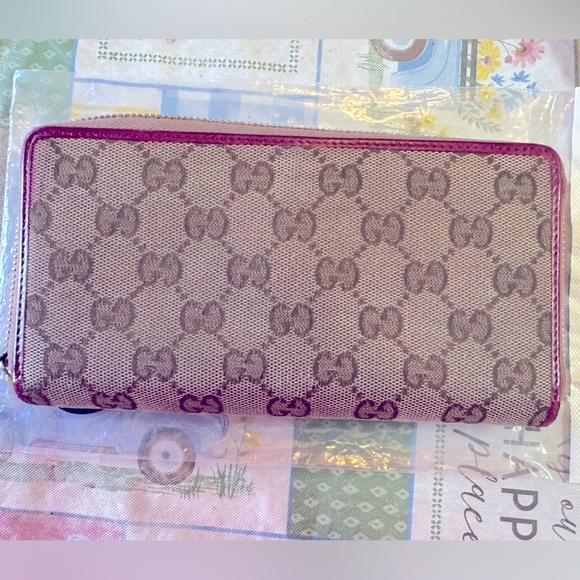 Guc gucci zip around wallet does have some call outs see pics - Picture 12 of 12